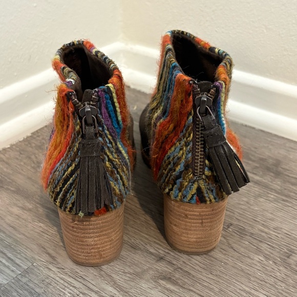 TOMS Leila booties in the Chocolate Suede Multicolored Textile Size 7 - Picture 3 of 8